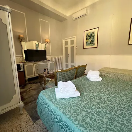 Hotell Souvenir Maya
