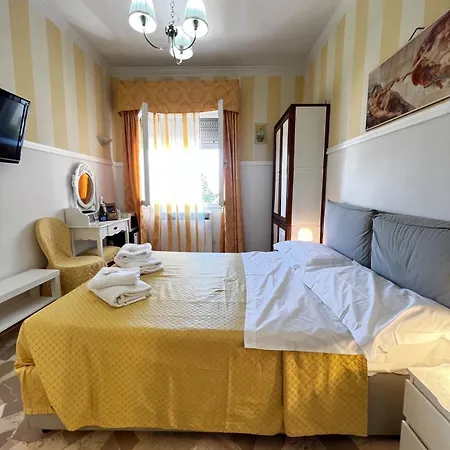 Hotell Souvenir Maya Florens